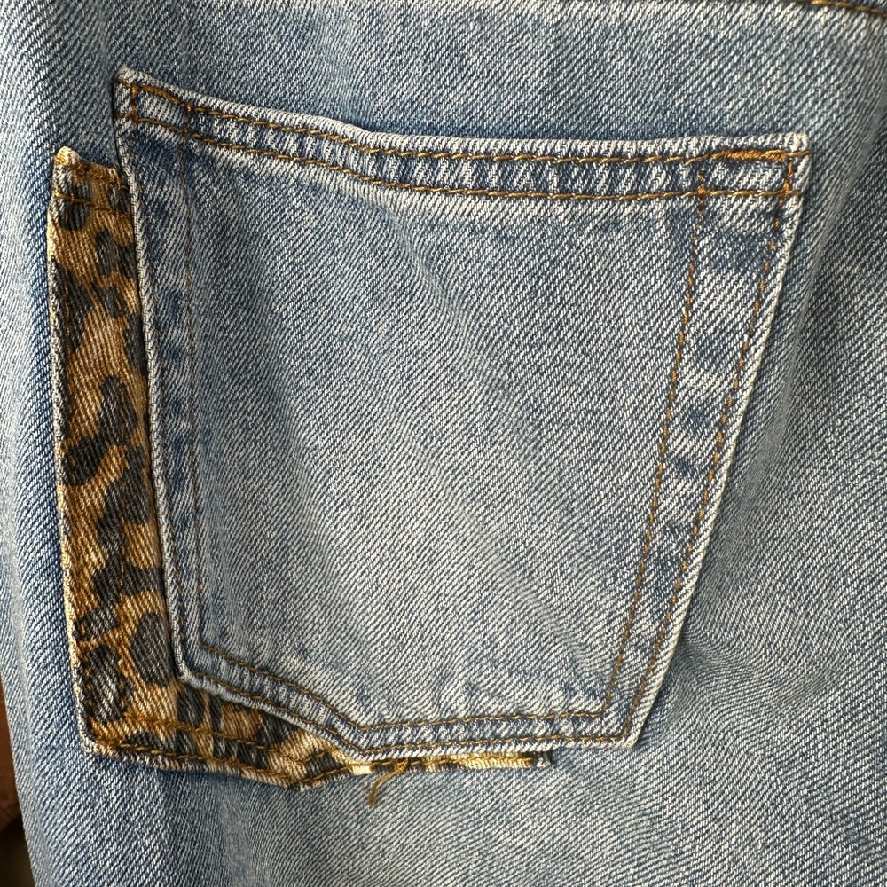 🆕 Oli & Hali Washed Denim Double Waist Jeans Leopard trim Wide-Leg 
NWOT - Picture 13 of 14